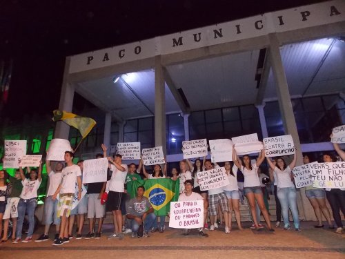 Pequeno grupo inicia manifestações em Penápolis
