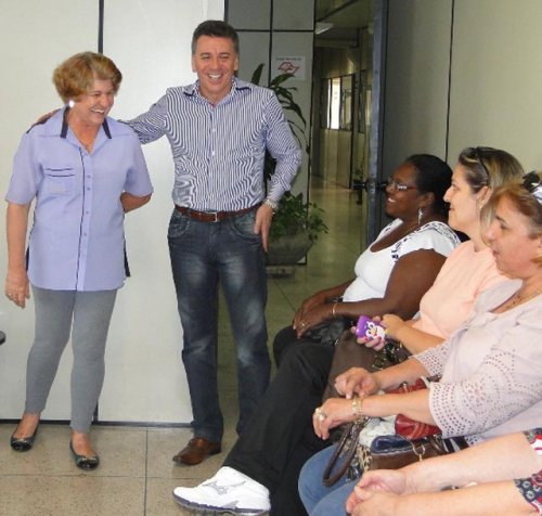 Ganhadores recebem prêmios da Campanha do Agasalho 2013