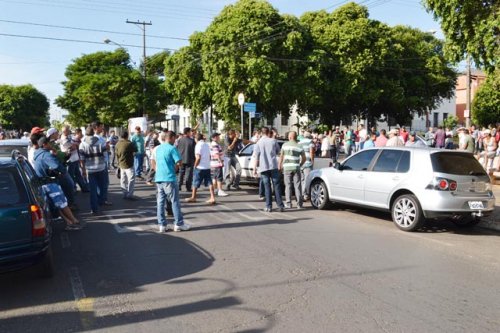 Funcionários da Campestre realizam protesto