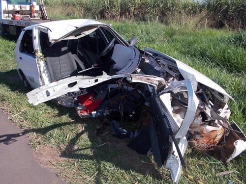 Colisão frontal de veículos deixa nove pessoas feridas