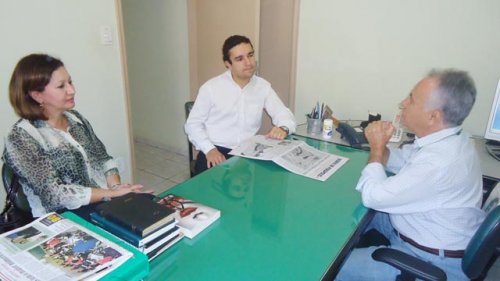 Parceria: DIÁRIO recebe visita de Dirigente de Ensino