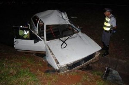 Carro bate na traseira de caminhão na Rondon 