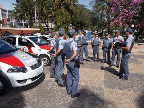PM fiscaliza vans e ônibus que transportam alunos