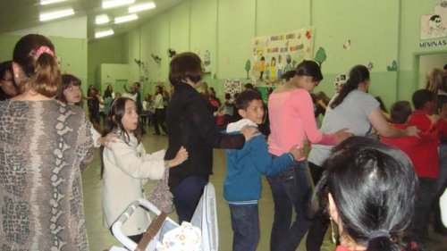 Cmeis realizam confraternização dos alunos com a família