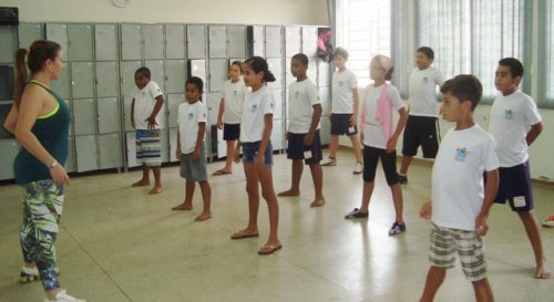 Alunos dos Centros de Educação fazem aulas de dança
