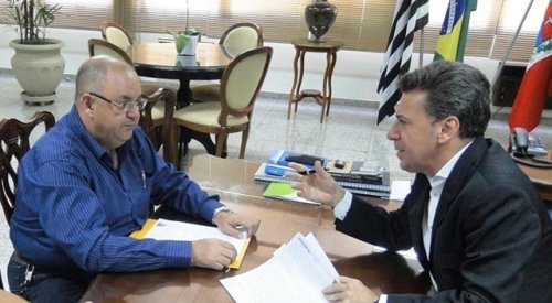 Prefeitura e CDHU assinam aditamento de R$ 2 milhões para o Residencial Gimenes