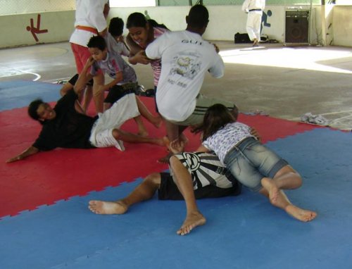 Judô: Escolas promovem integração de pais e filhos com aulas