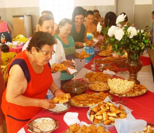 Comunidade prestigia Chá Solidário do Fundo Social de Solidariedade