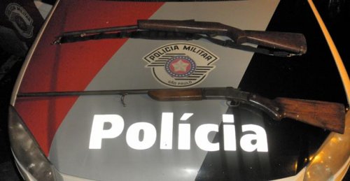 Lavrador é detido pela polícia com espingardas