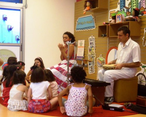 Biblioteca recebe Lili Flor em nova etapa do “Viagem Literária”
