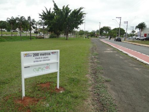 Prefeitura instala placas de percurso no Parque Santa Leonor