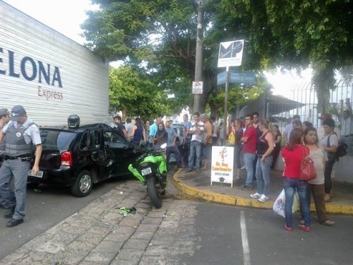 Colisão no centro deixa jovem ferido