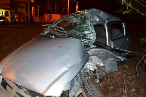Mãe e filhos se ferem em acidente na Assis
