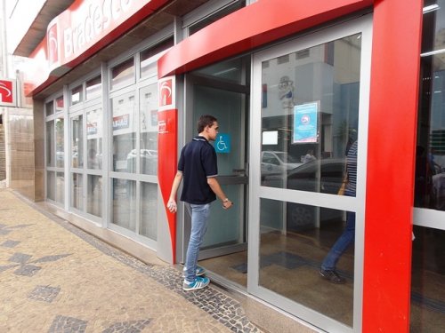 Atendimento bancário deve ser normalizado hoje com fim da greve