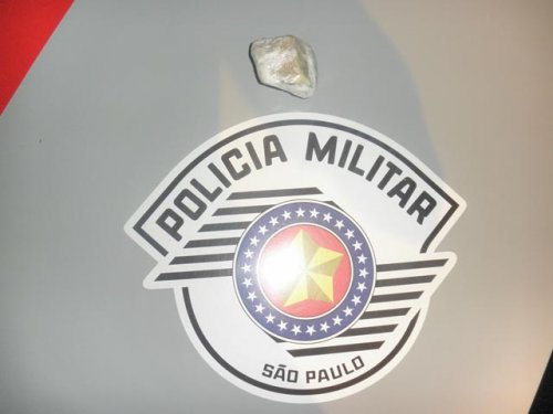 Polícia Militar encontra crack com ceramista e adolescente