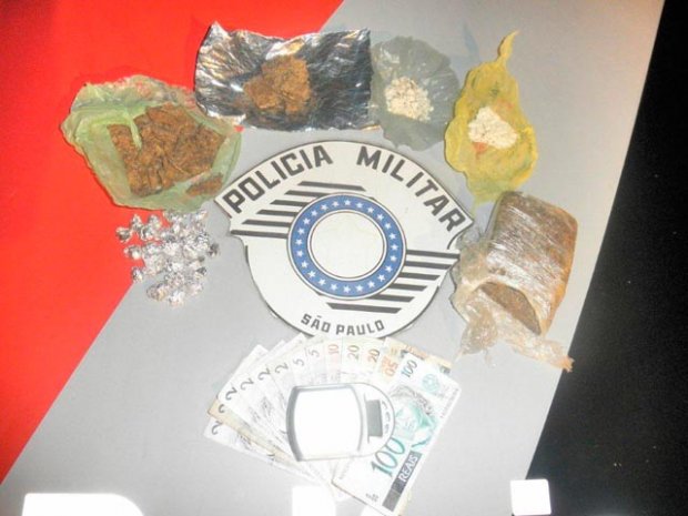 PM encontra maconha e cocaína em residência