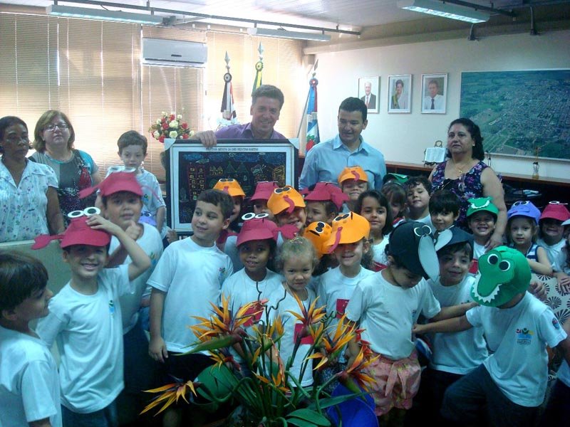 Prefeito Célio recebe alunos da Emei Orentino Martins