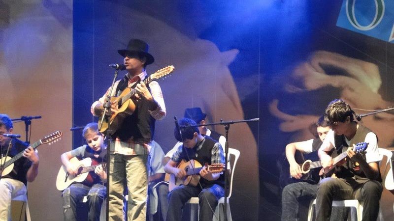 Hoje tem Show Sertanejo na Praça