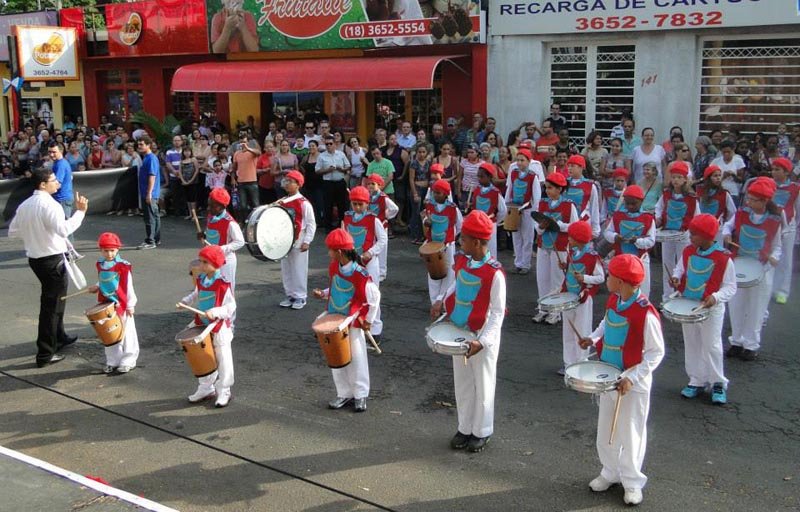 Educação é destaque no desfile de 105 anos de Penápolis