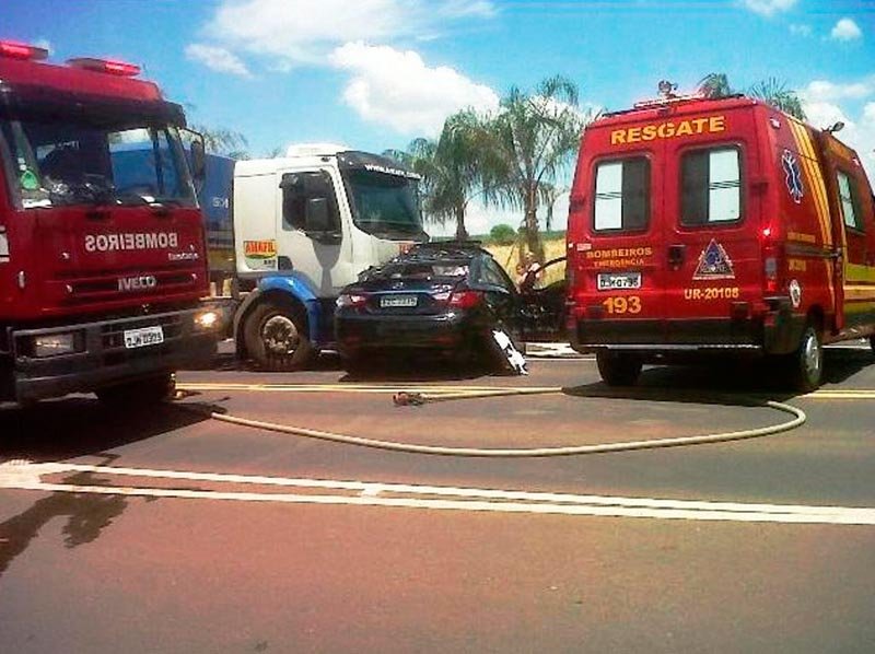 Duas pessoas morrem após acidente na Assis
