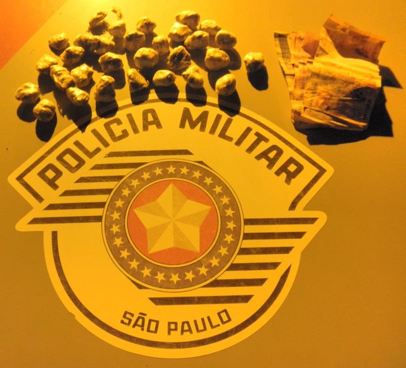 Droga é encontrada com servente e adolescente
