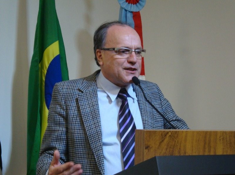 Vereador Zeca Monteiro quer adesão de prédios públicos em campanha contra câncer