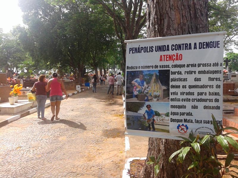 Finados: Agentes de saneamento e Tiro de Guerra orientam visitantes nos Cemitérios
