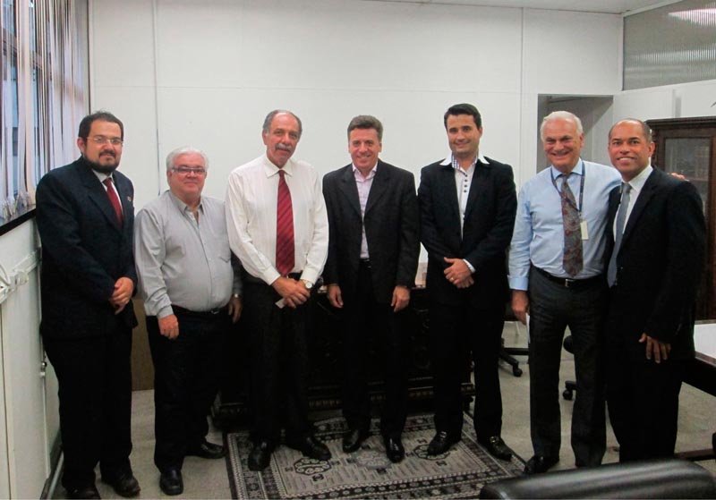 Prefeito e vereadores tentam vinda de novo legista para manutenção do IML
