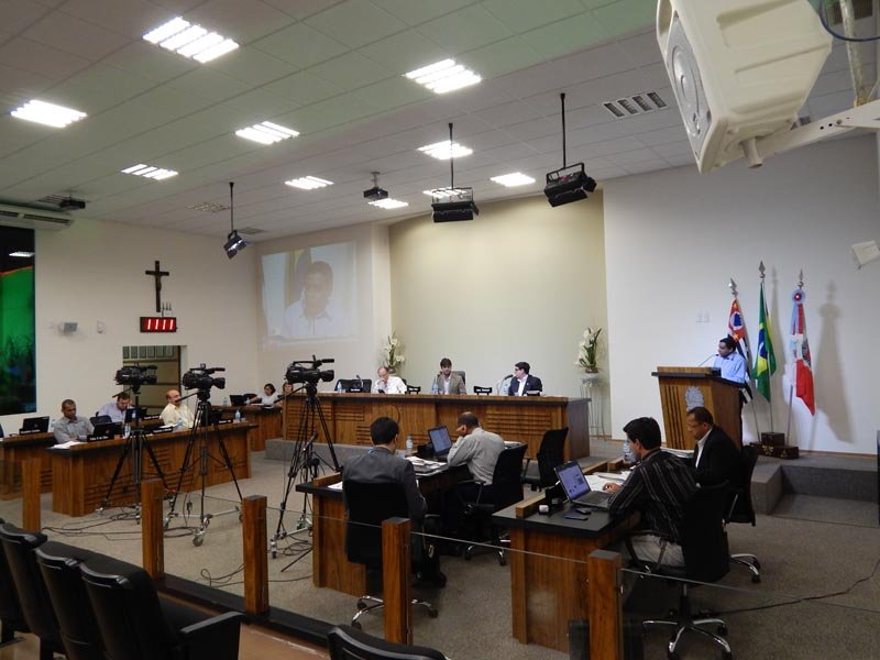 Câmara aprova prefeitura a apoiar Midori Atlântica com asfalto