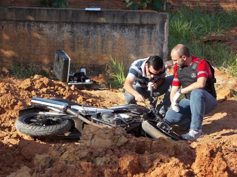Bandidos trocam tiros com policiais