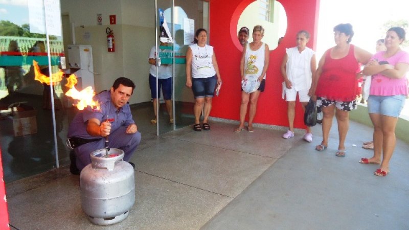 Bombeiros alertam sobre cuidados com botijão de gás