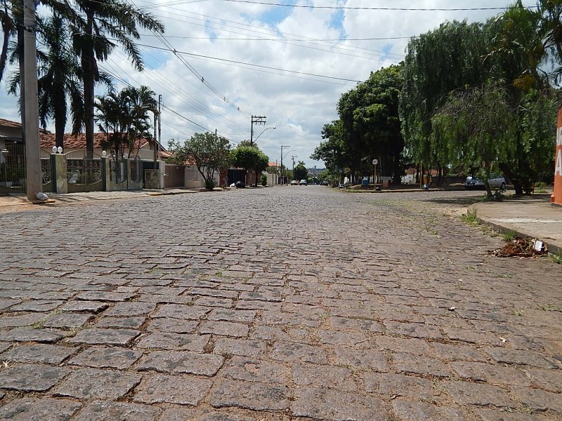 Caíque Rossi cobra efetivação de obras da Rua Antonieta Vilela Ferreira