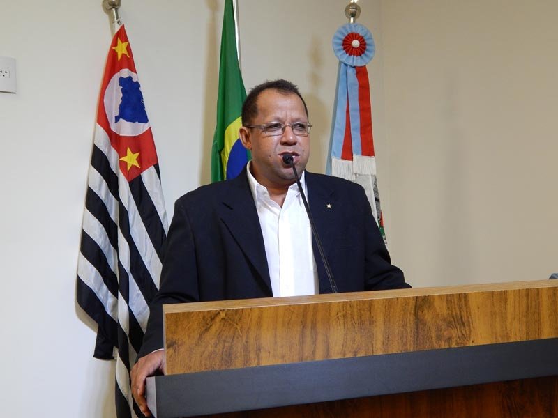Vereador José Santino pede ações para reduzir espera de transporte para pacientes