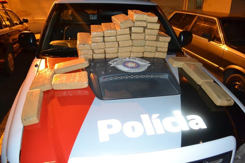 Policiais da Força Tática apreendem 44 tijolos de maconha