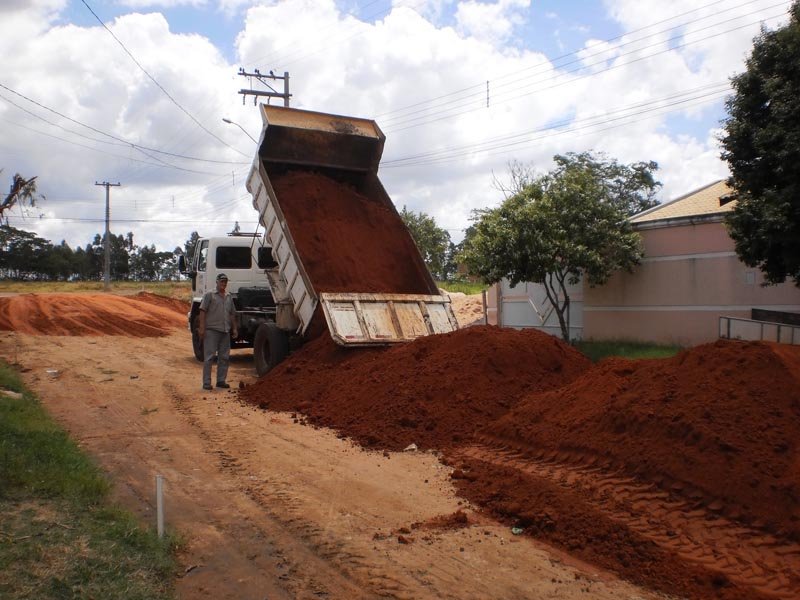 Prefeitura executa obras para drenagem de ruas no residencial Santa Leonor