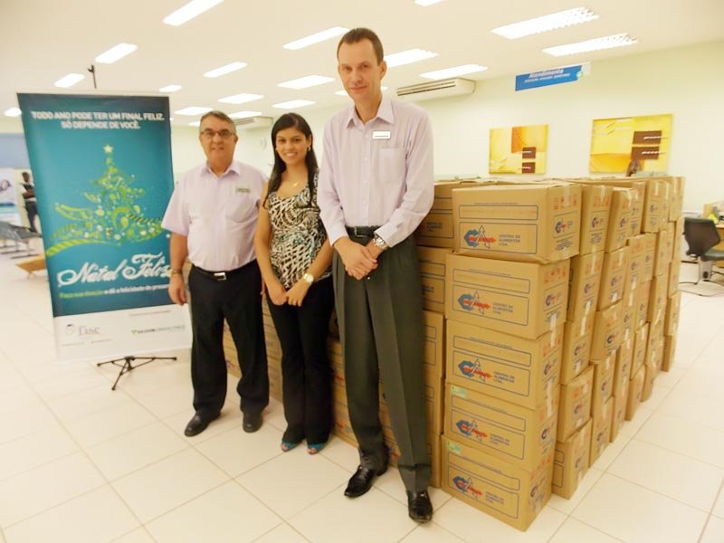 SicoobCredicitrus de Penápolis distribui 280 Cestas de Natal