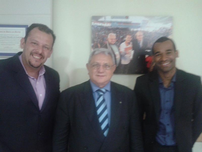 Vereador Ricardinho Castilho viabiliza R$ 90 mil para reforma da Praça Carlos Sampaio