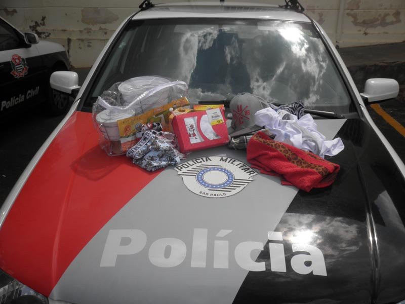 Polícia flagra mulher com objetos furtados no centro