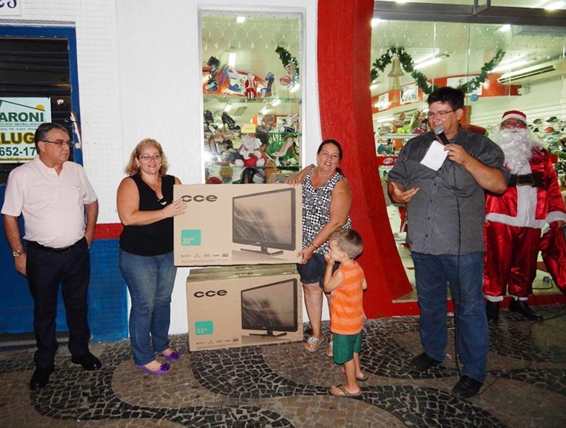 Lar Vicentino sorteia e entrega prêmios do “Natal Solidário”