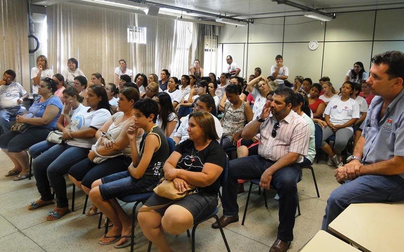 Funcionários dispensados da Avape tiveram 13º e verbas rescisórias garantidos pela Prefeitura