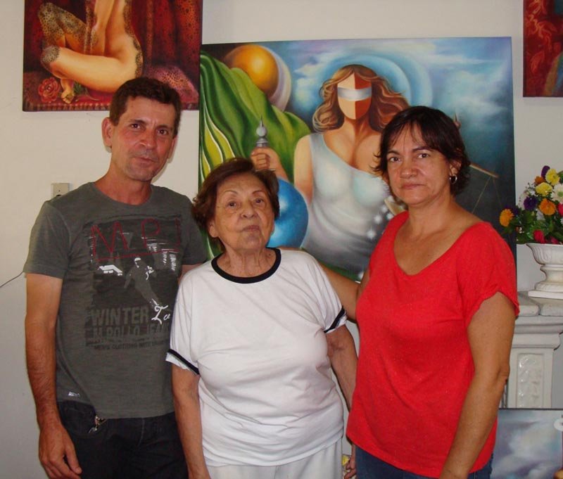 Artista plástica doa obras de arte para o CEUs