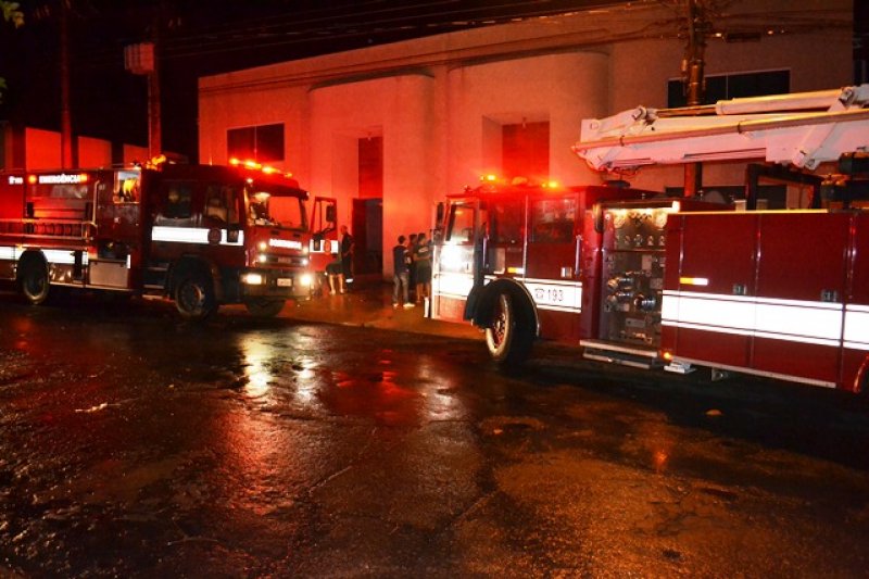 Incêndio destrói equipamentos de fábrica esportiva em Penápolis