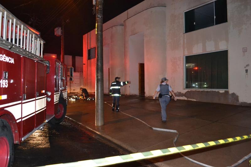 Incêndio destrói máquinas de fábrica de meias