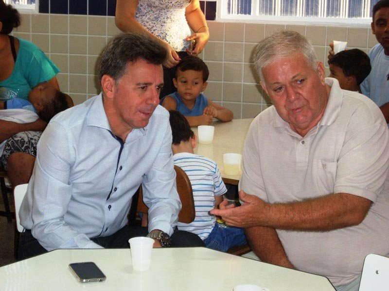 Na volta às aulas, Célio visita unidades e conversa com professores, pais e alunos