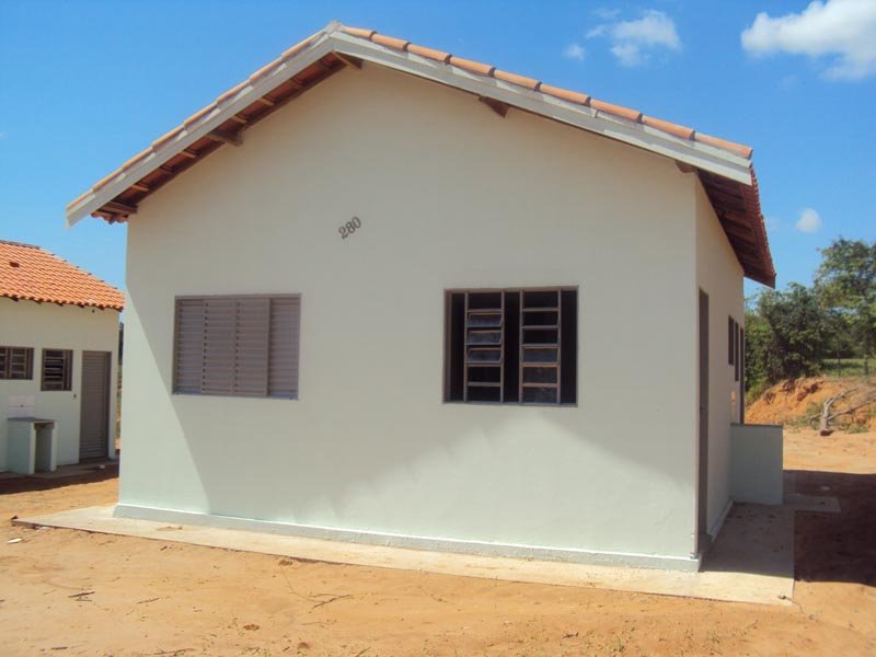 Prefeitura entrega casa para servidores