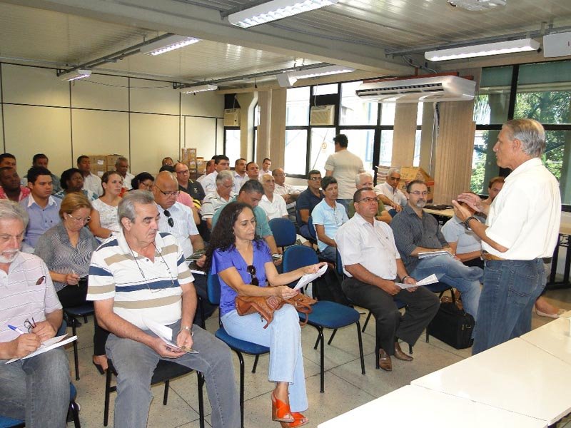 Prefeitura orienta religiosos sobre a adequação dos templos