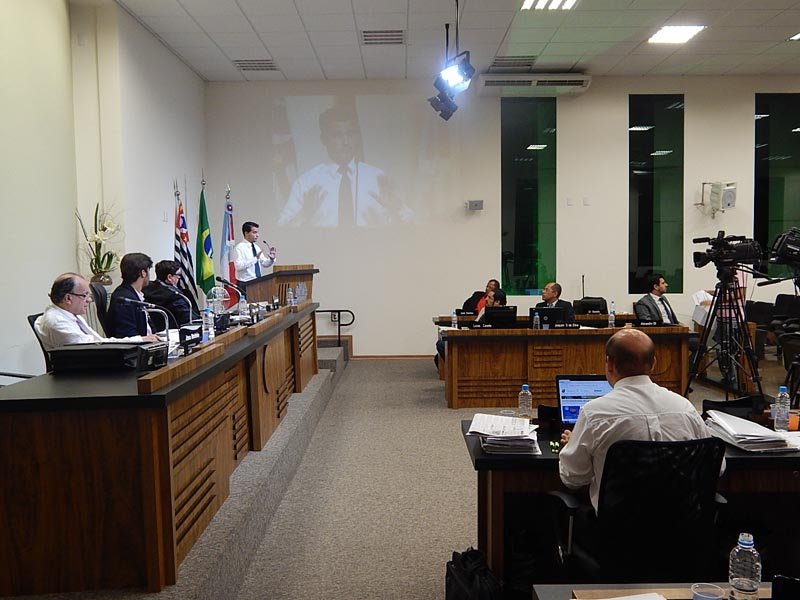 5,60%: Câmara aprova reajuste para servidores municipais