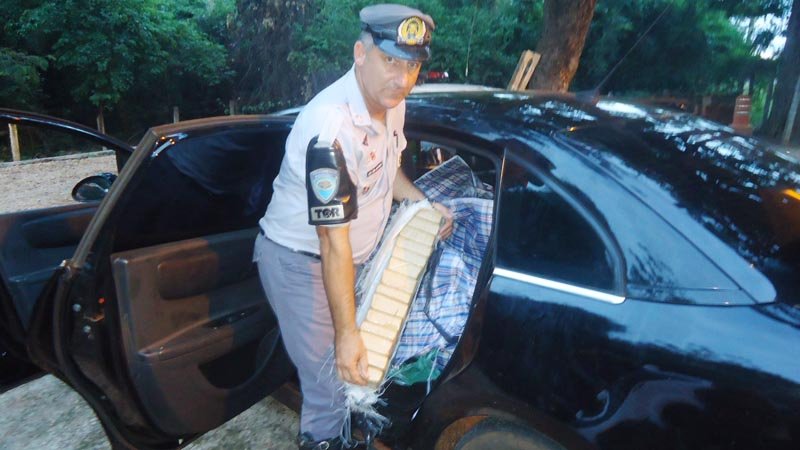 TOR flagra carro transportando 421kg de maconha