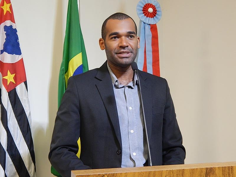 Vereador Fabinho defende melhora da telefonia celular em Penápolis