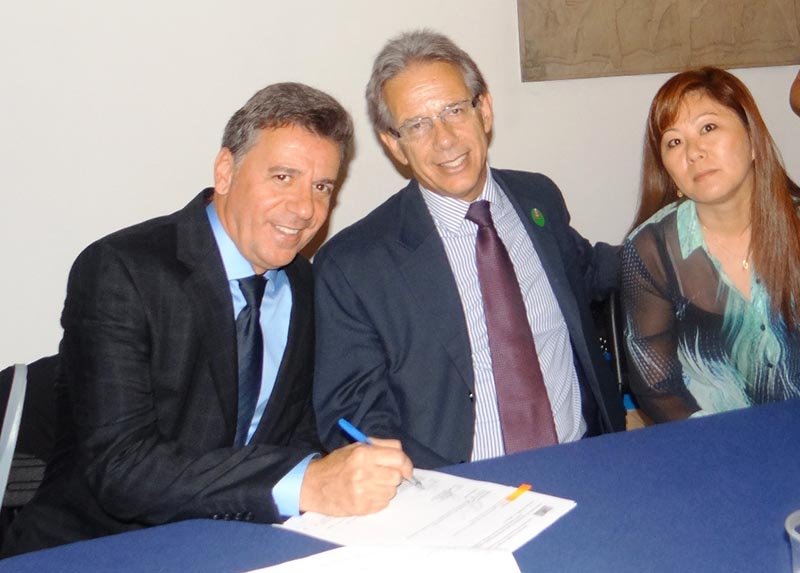 Prefeito Célio de Oliveira assina novos convênios para a cidade